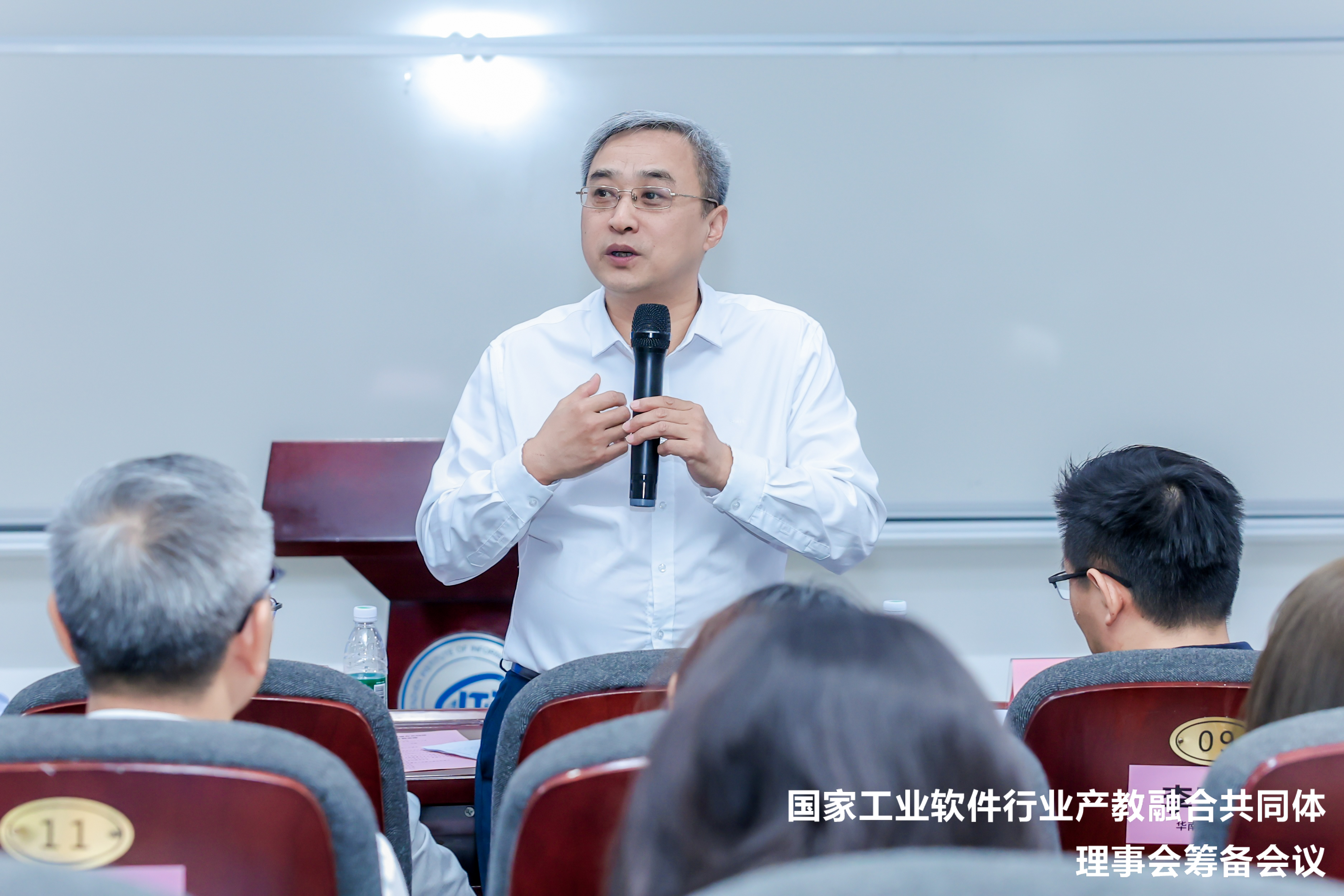 王校.jpg