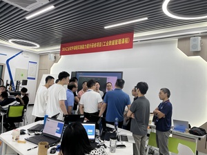 谈论照片.jpg